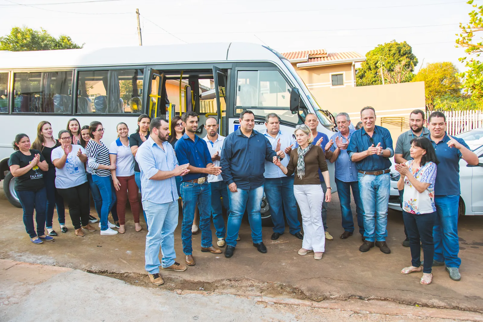 Prefeito de Lunardelli entrega reforma do CRAS, ônibus e carro para o Conselho Tutelar