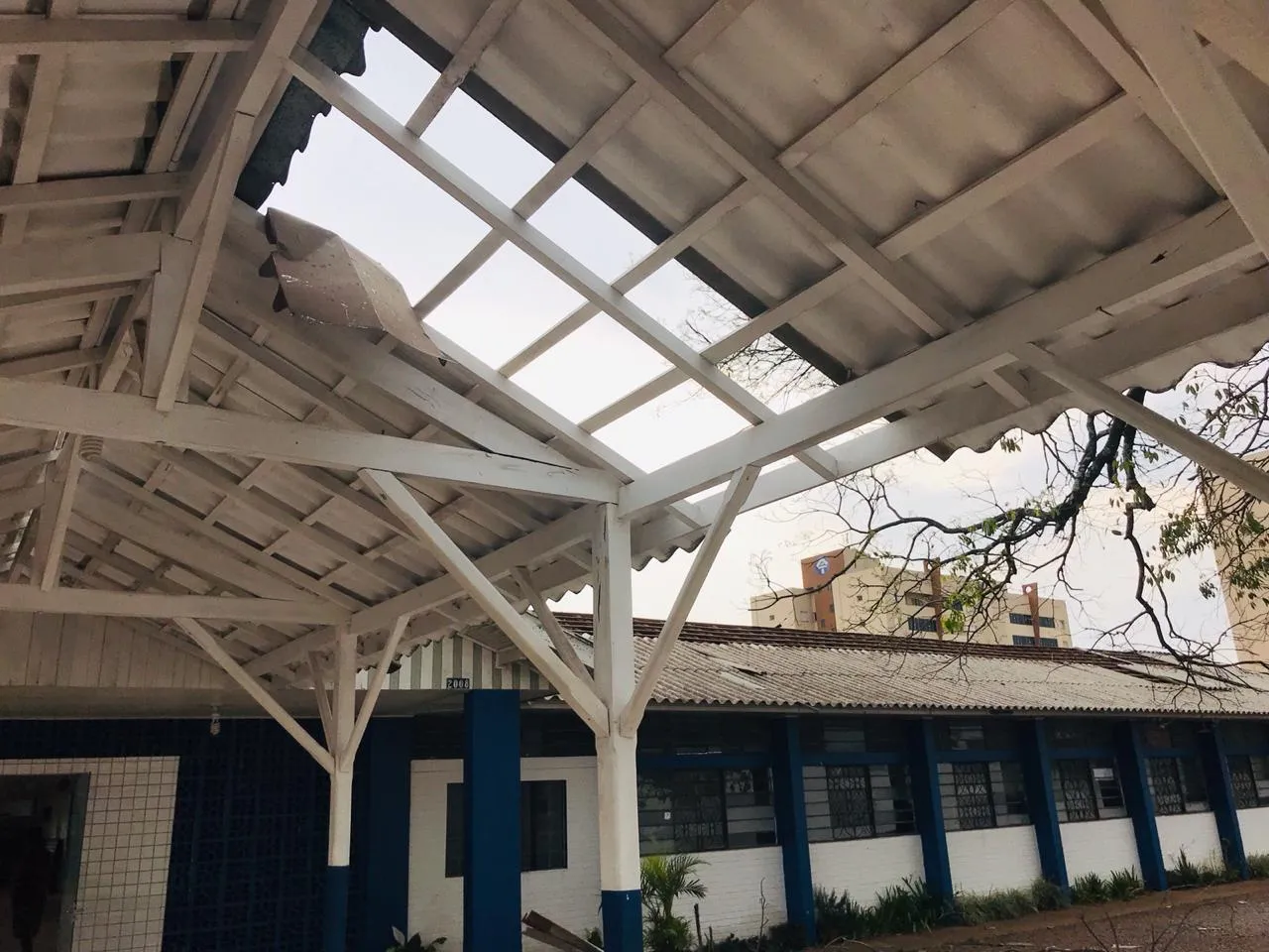Seed libera R$33 mil para troca de telhado do colégio Ivanilde de Noronha