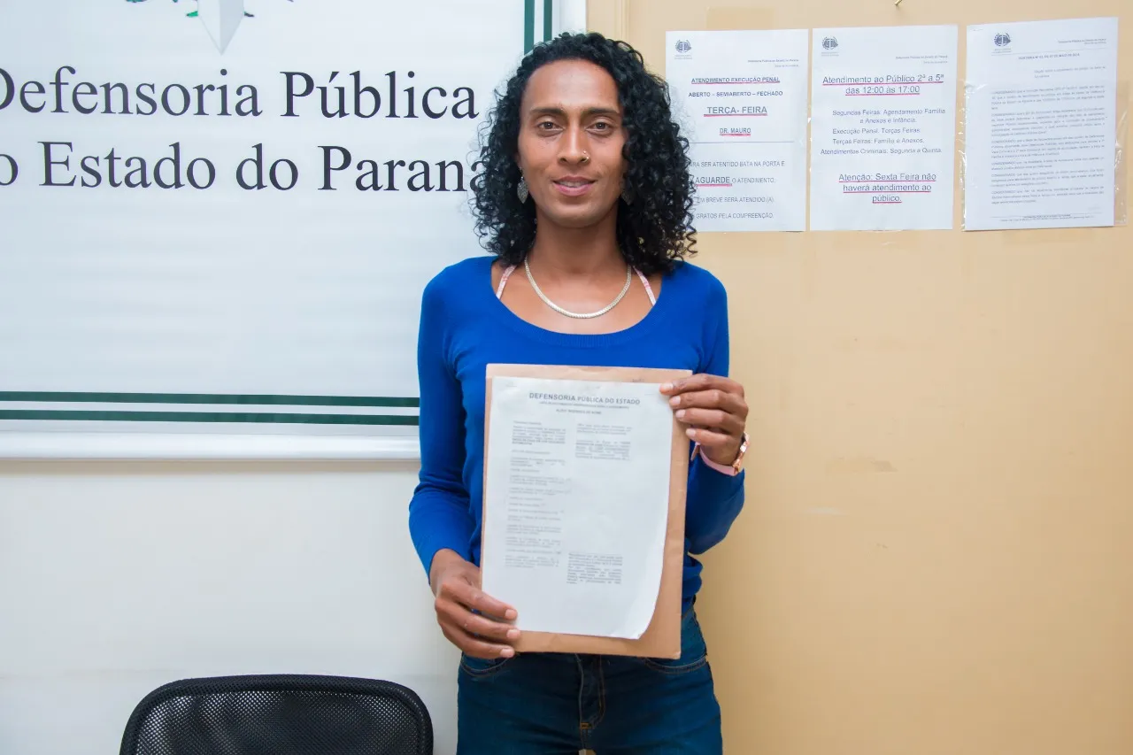 Mutirão auxilia comunidade trans na alteração de nome e gênero no registro civil, em Apucarana