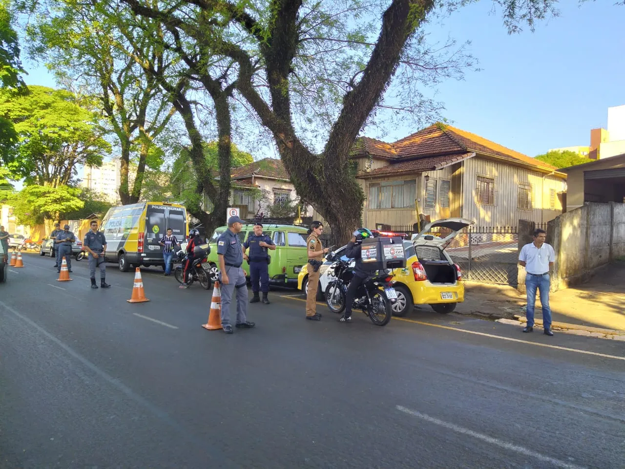 61 motociclistas são abordados durante blitz educativa em Apucarana 