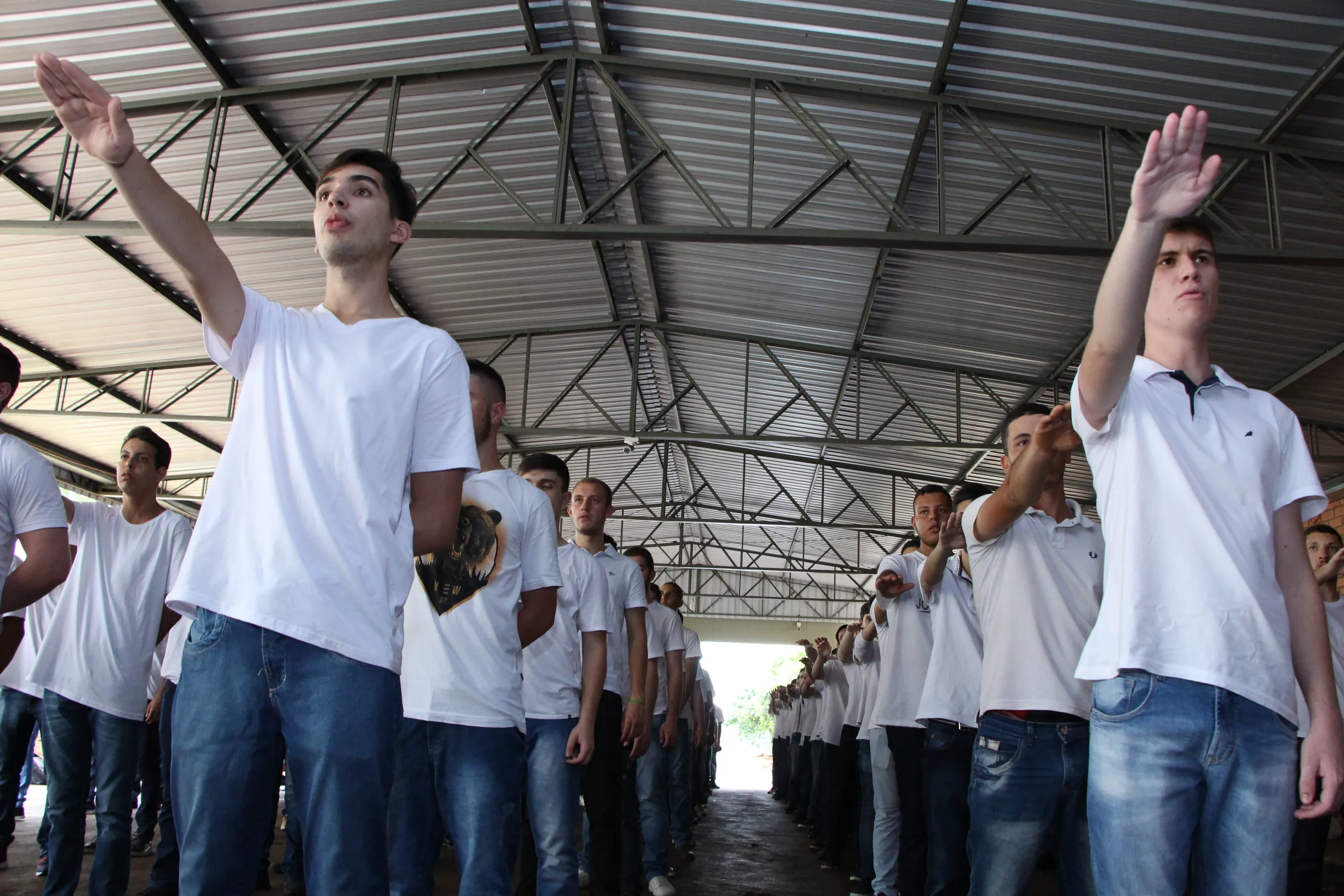 Jovens de Ivaiporã prestam juramento à Bandeira Nacional