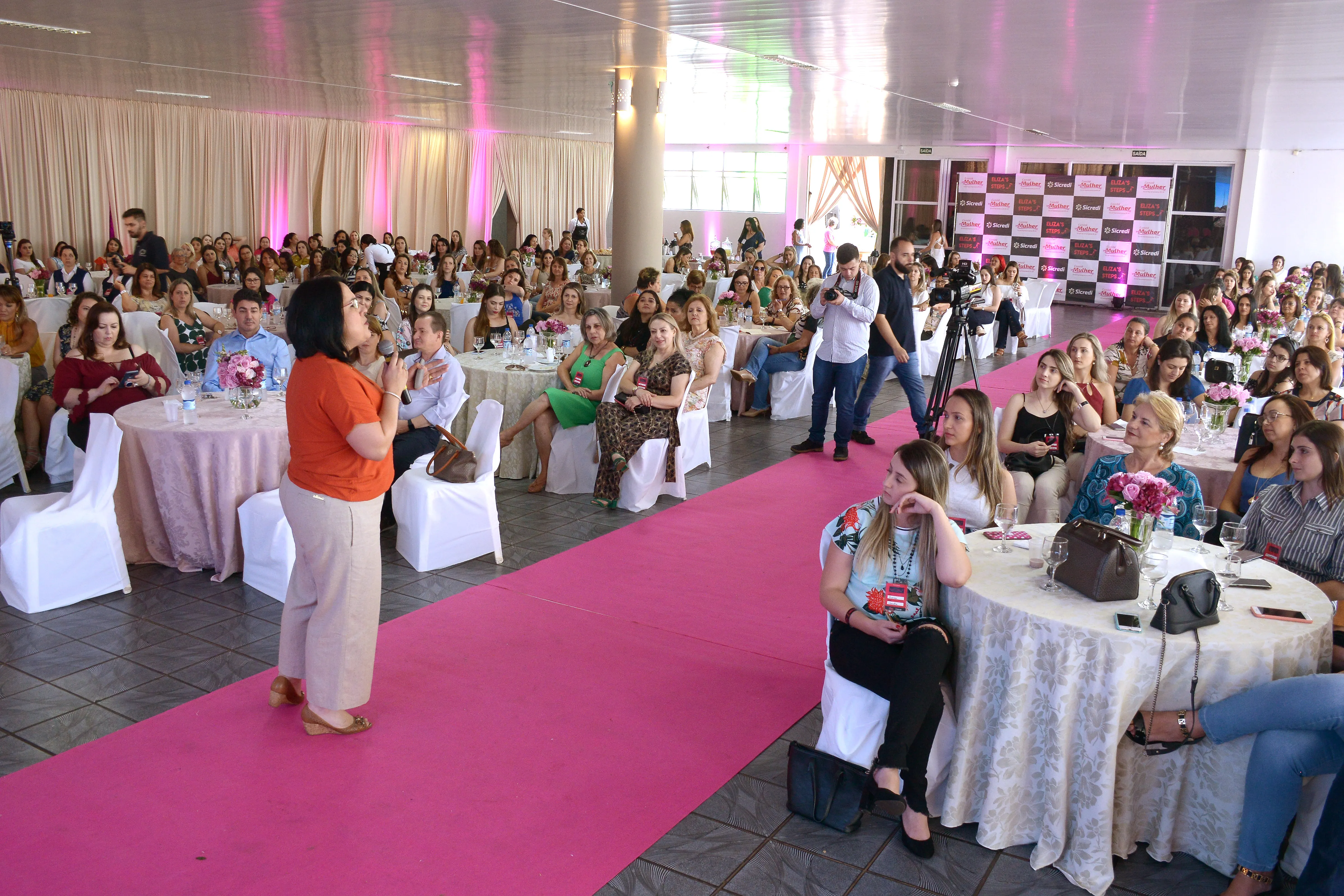Sicredi realiza encontro de mulheres cooperativas, em Apucarana