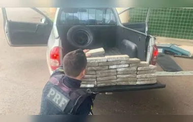 A Polícia Rodoviária Federal (PRF) apreendeu 22 quilos de maconha no fina OA PRF encaminhou a ocorrência para a Delegacia da Polícia Civil em Guaíra. (Foto: PRF)