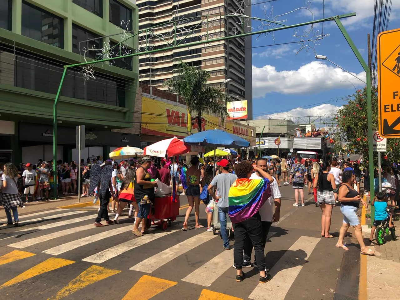 1ª Parada LGBTI+ do Vale do Ivaí acontece até as 20h; veja fotos e vídeo