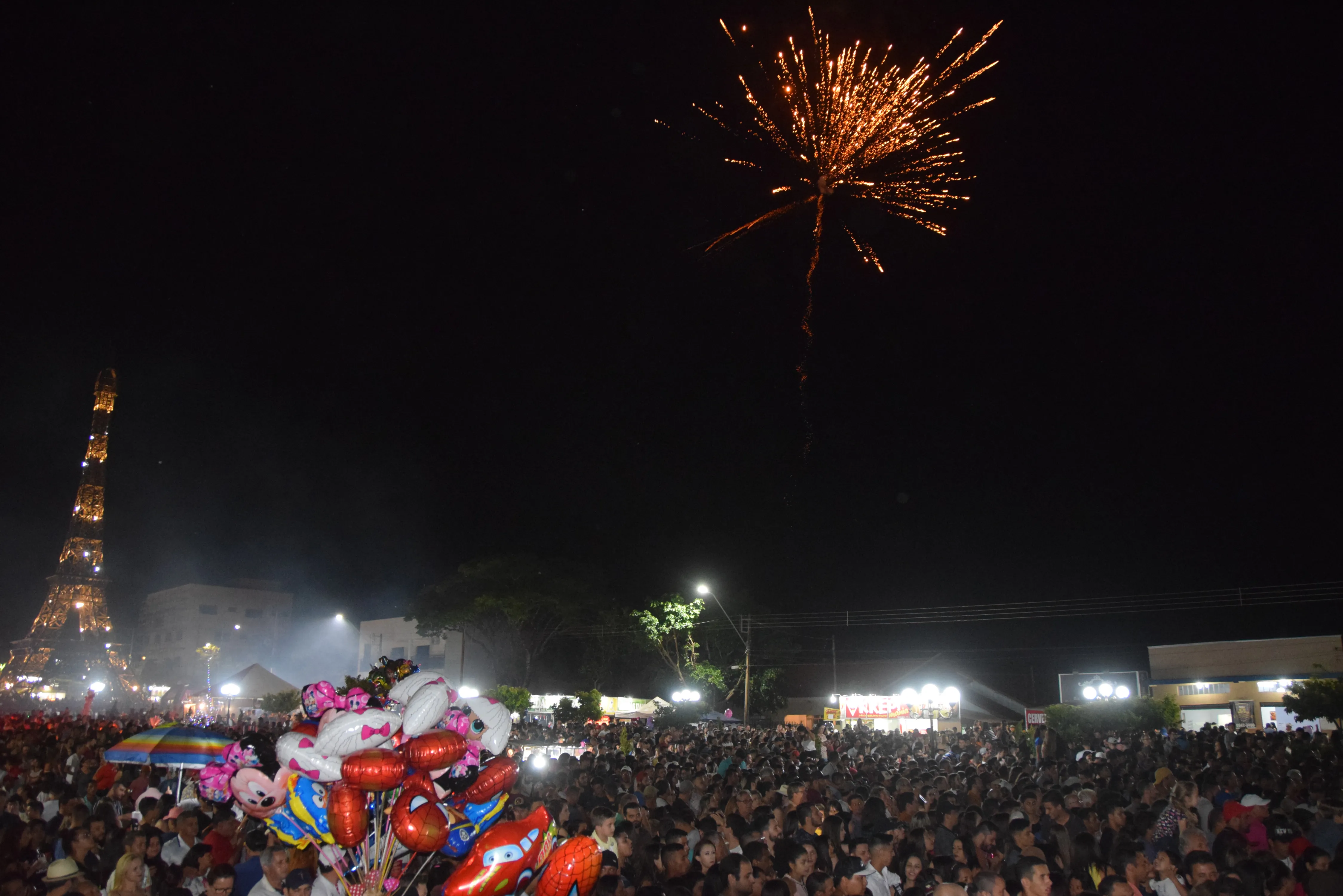 Milhares de pessoas comemoram aniversário de Ivaiporã com show de Luan Santana