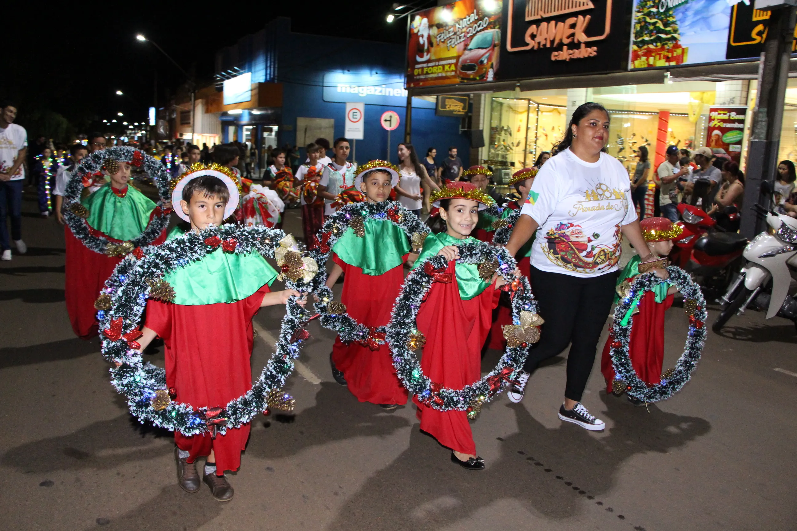 Prefeitura de Ivaiporã realiza Parada de Natal