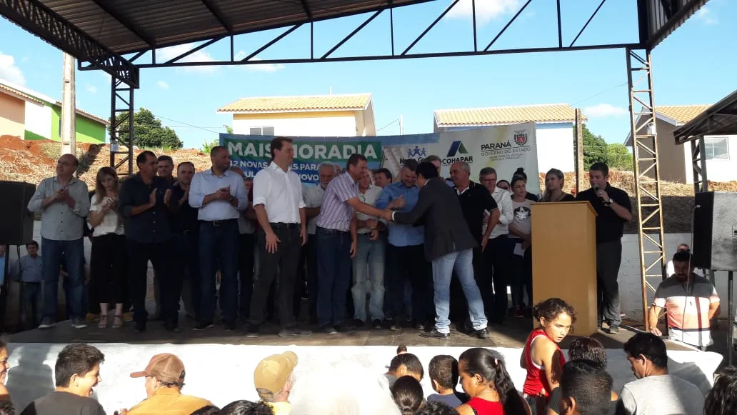 Governador entrega 42 casas em Novo Itacolomi