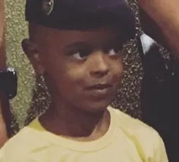 Policiais militares aparecem de surpresa em aniversário de criança que sonha em ser PM, em Apucarana
