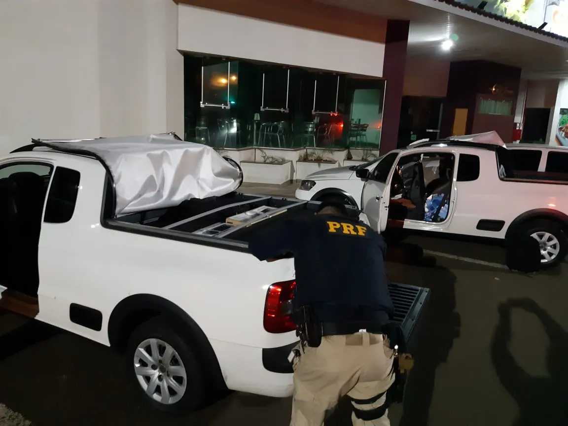 Em duas abordagens, PRF apreende quatro veículos com contrabandos do Paraguai
