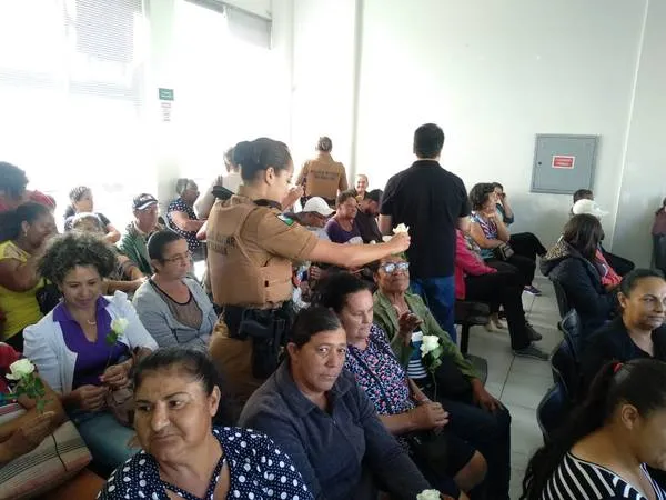 PM leva música e poesia para pacientes do Cisvir em Apucarana