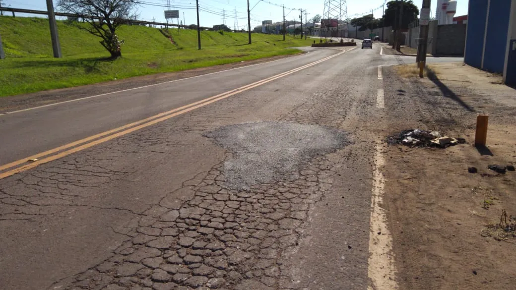 Prefeitura de Apucarana realiza melhorias no asfalto do Parque Industrial Norte