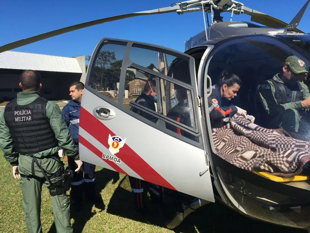 Helicóptero transporta feridos em acidente para hospitais de Arapongas e Apucarana