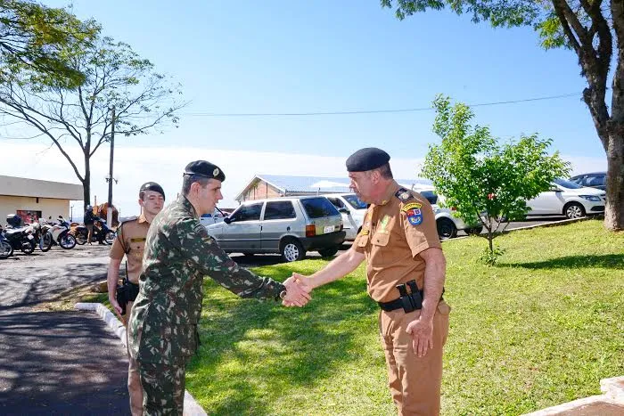 Major do Exército faz visita de inspeção ao 10º BPM e quartel central dos Bombeiros