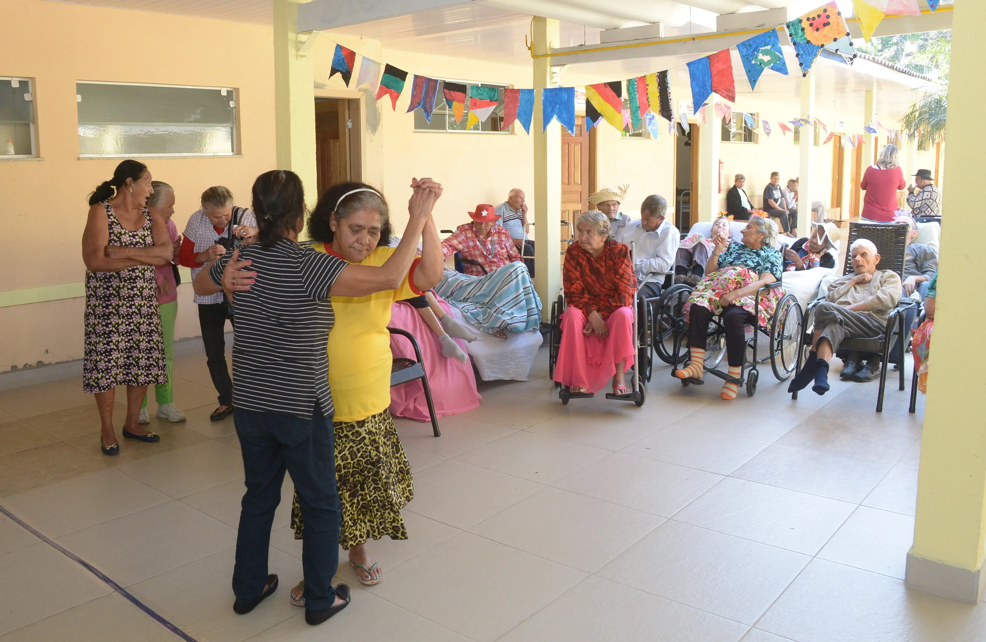 Lar São Vicente de Paulo promove arraial para idosos em Apucarana
