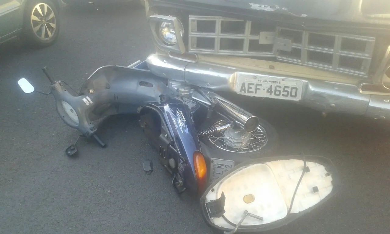 Acidente com camionete deixa motociclista ferido em Arapongas