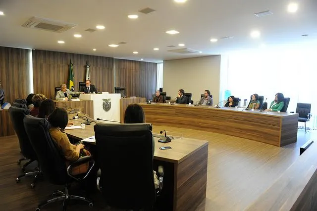 Sem recursos, Universidade Estadual do Paraná pode suspender atividades, afirmam lideraças educacionais