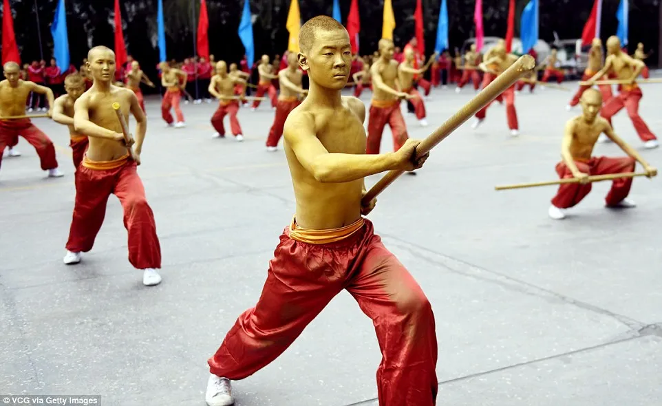 Atletas de 73 países dão espetáculo  em festival de arte marcial na China