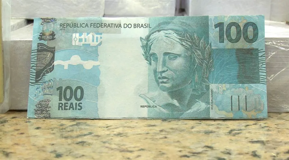 Africano é preso em hotel de Londrina ao tentar vender
      
      
      
    
       R$ 100 mil em notas falsas