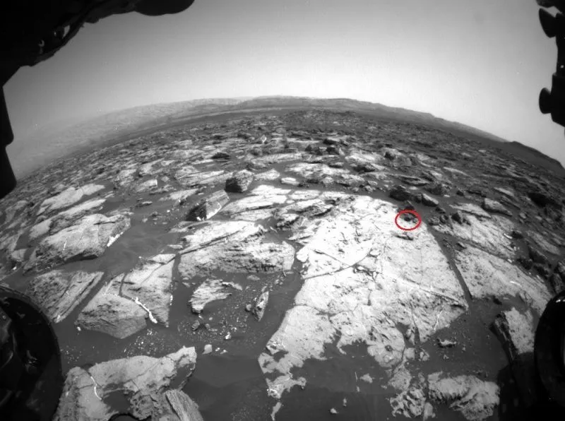 Curiosity localiza estranho meteorito metálico em Marte