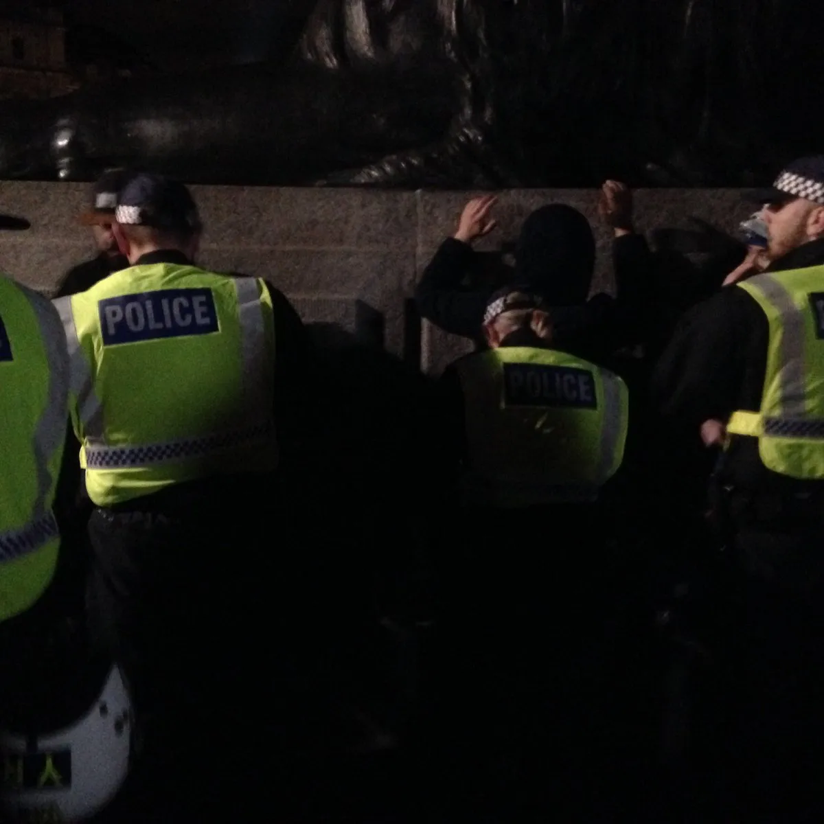 Polícia prende 47 pessoas durante marcha do Anonymous em Londres