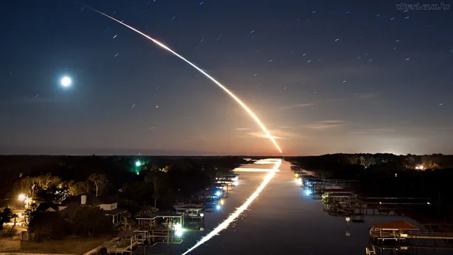 Meteorito explode e noite vira dia na Rússia, veja vídeos