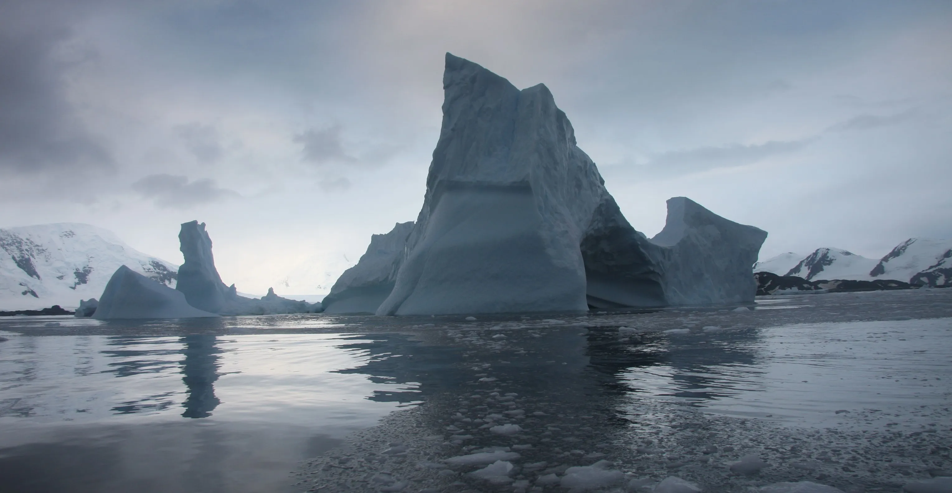 Mega-iceberg de 6,5 mil quilômetros quadrados está se formando na Antártida