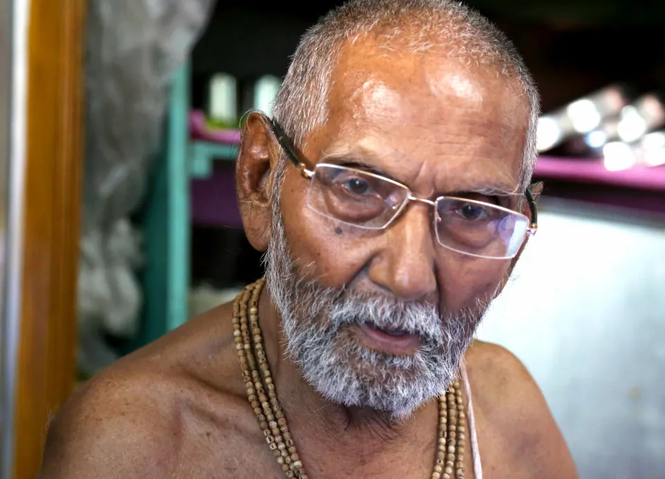 Monge hindu de 120 anos diz que é virgem e afirma: abstinência sexual é receita para longevidade