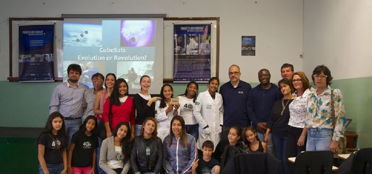 Satélite criado por adolescentes brasileiros lançado ao espaço é direcionado à EEI