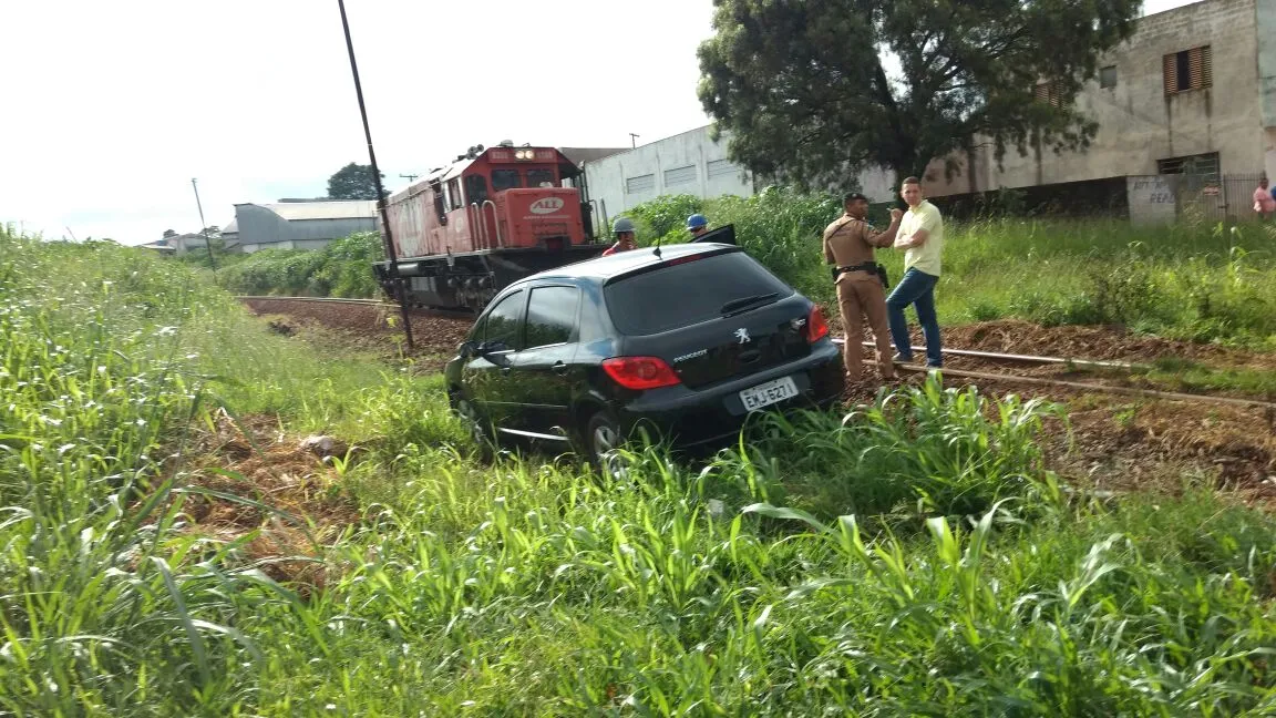 Acidente entre carro e trem é registrado nesta manhã em Apucarana