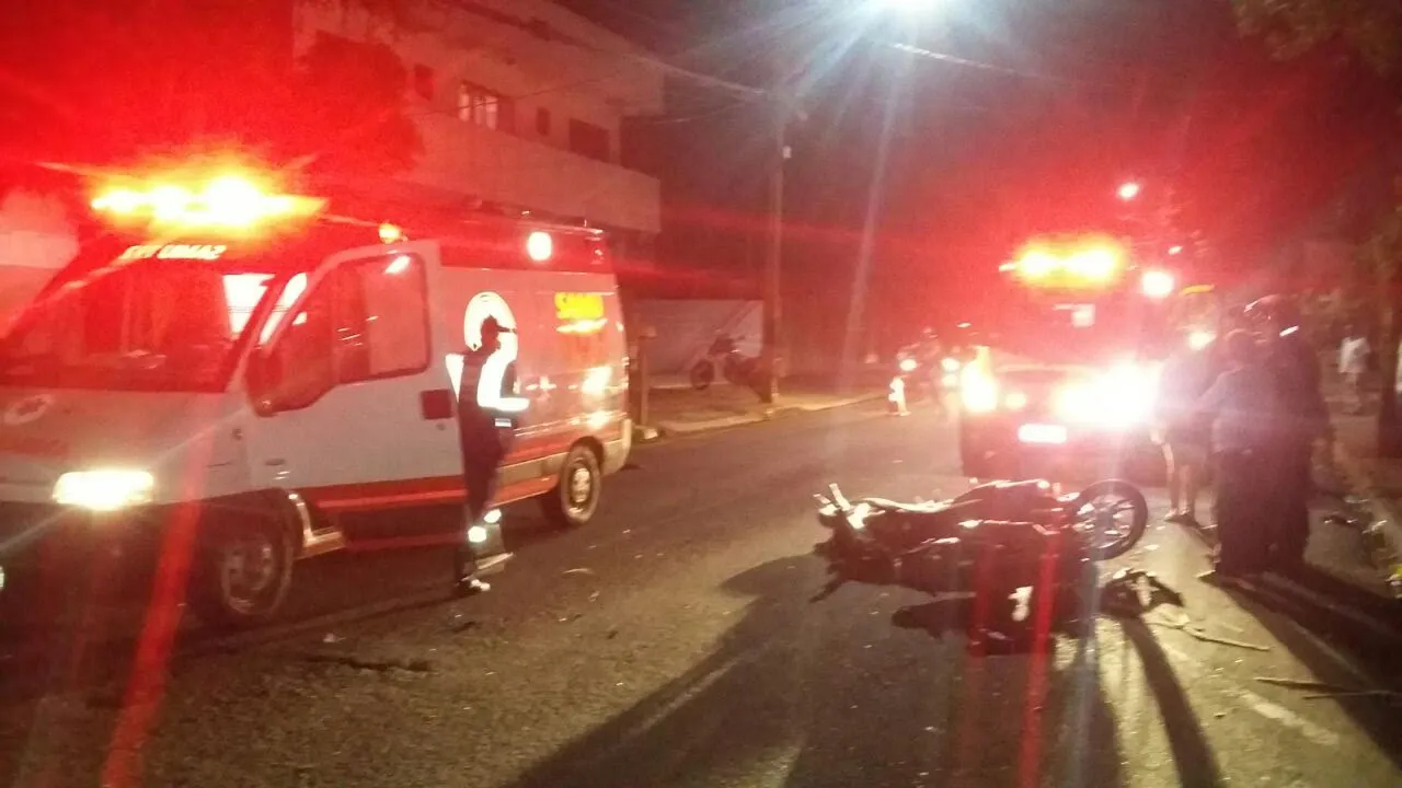 Colisão entre motos deixa duas pessoas feridas em Apucarana