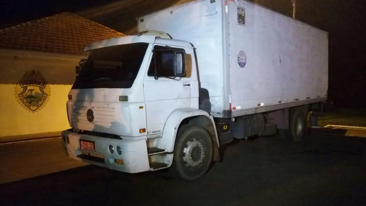 PM apreende caminhão com mais de 2 mil litros de defensivos agrícolas roubados 