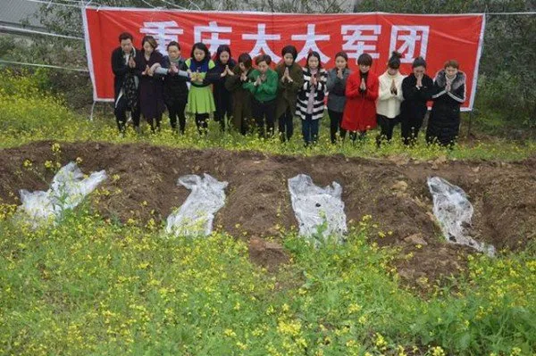 'Meditação do cemitério' é usada para lidar com o divórcio na China