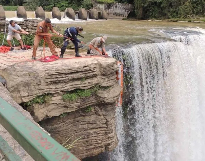 Jovem de 21 anos morre após cair de cachoeira no Paraná 