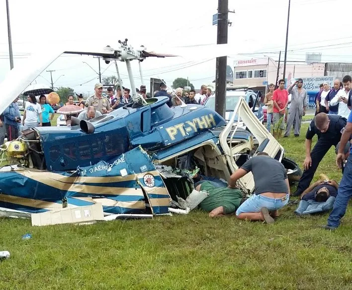 Quatro pessoas ficam feridas após acidente de helicóptero no PR