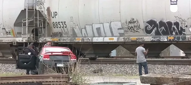 Jovem de 19 anos grávida morre após ser atropelada por trem durante ensaio fotográfico