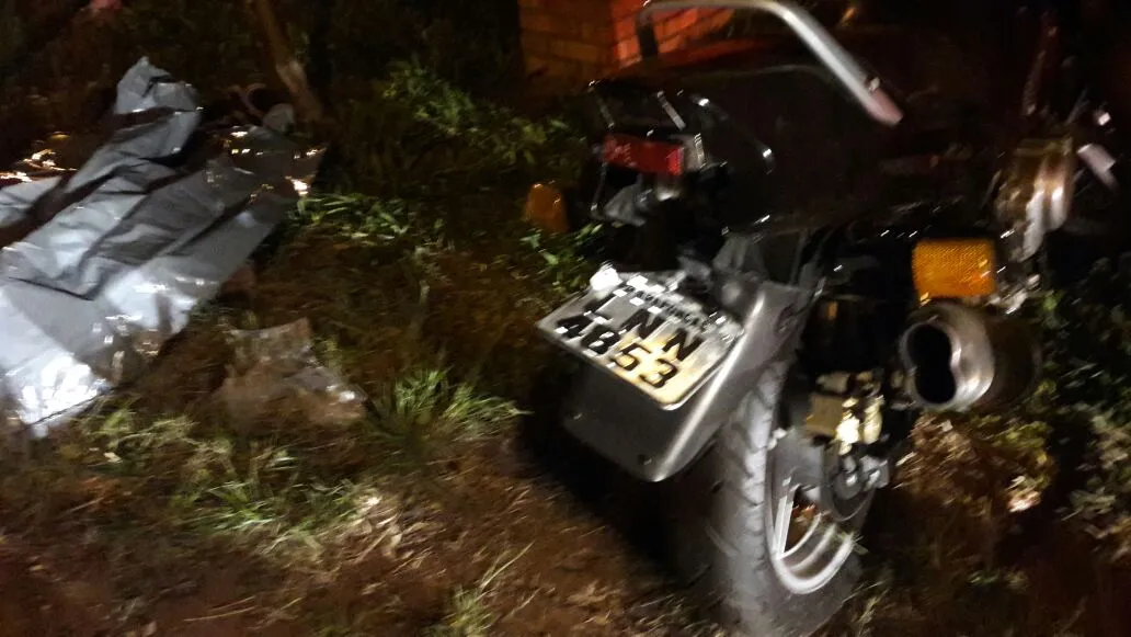 Motociclista morre ao se chocar com poste em Arapongas 