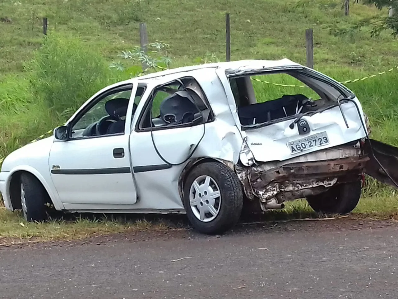 Cinco pessoas ficam feridas após acidente entre carro e furgão em Jandaia do Sul
