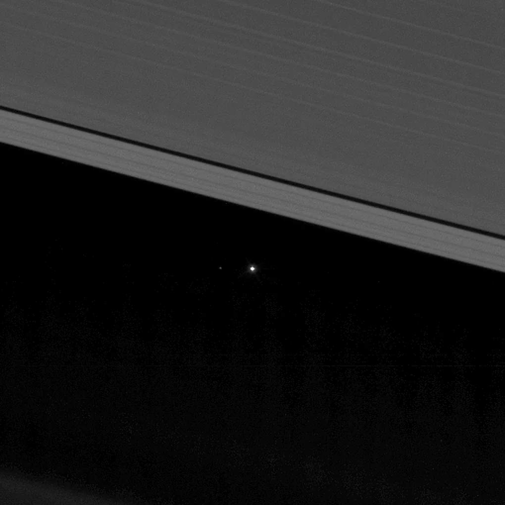 Sonda da NASA faz imagens da Terra entre os anéis de Saturno