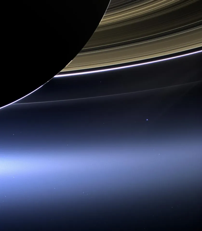 Sonda da NASA faz imagens da Terra entre os anéis de Saturno