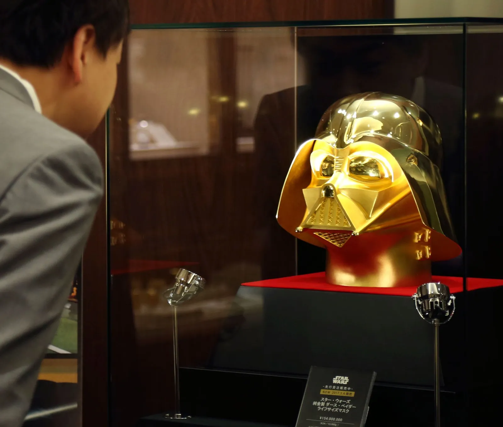 Máscara de Darth Vader feita de ouro está à venda por R$ 4,4 milhões; veja vídeo