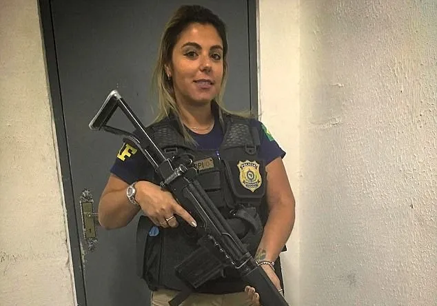 Agente curitibana da PRF ganha destaque nas redes sociais com fotos de biquíni