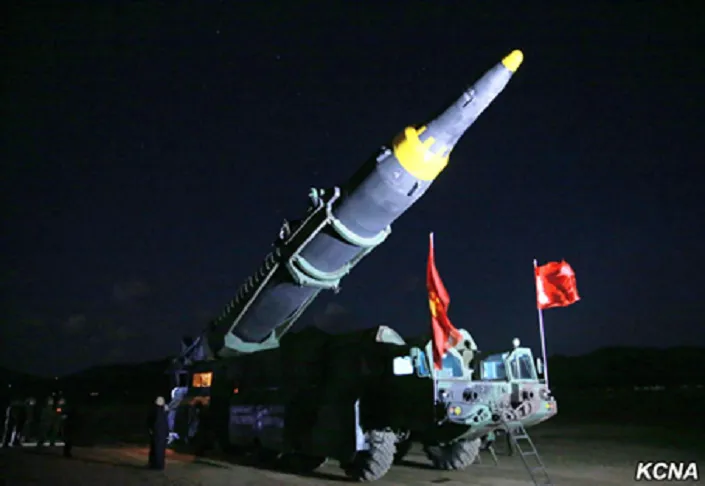 Veja como Kim Jong-un  coordena teste de míssil balístico na Coreia do Norte 