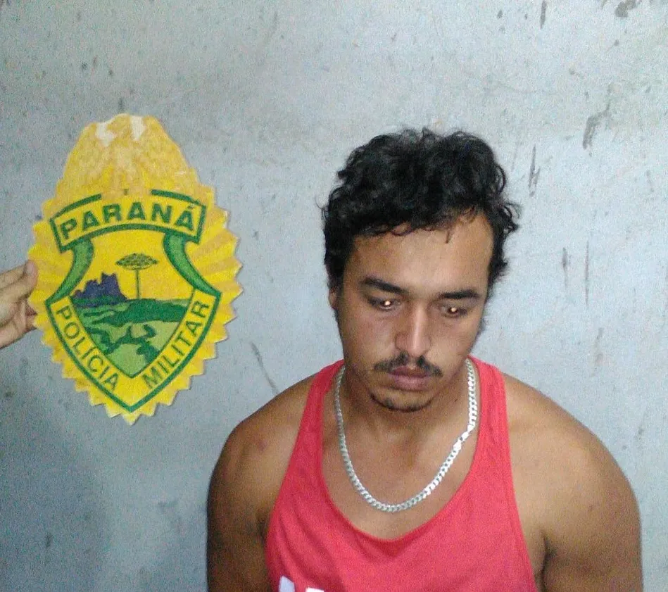 Rapaz é preso após denúncia por tráfico de drogas em Ivaiporã