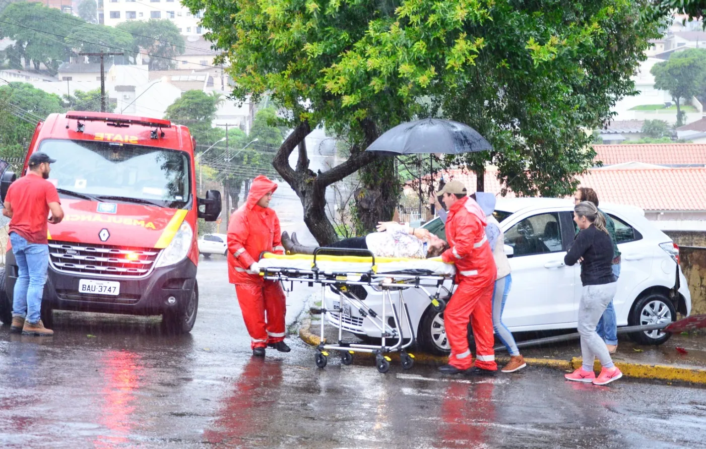 Duas pessoas ficam feridas após acidente em Apucarana