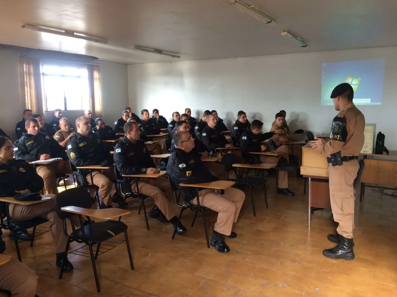 Policiais do 10º BPM de Apucarana recebem treinamento