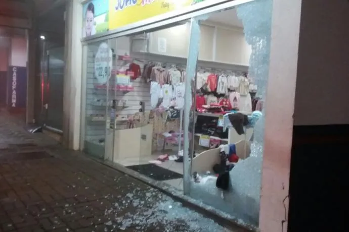 Polícia prende suspeito de arrombar loja de roupas infantis em Apucarana
