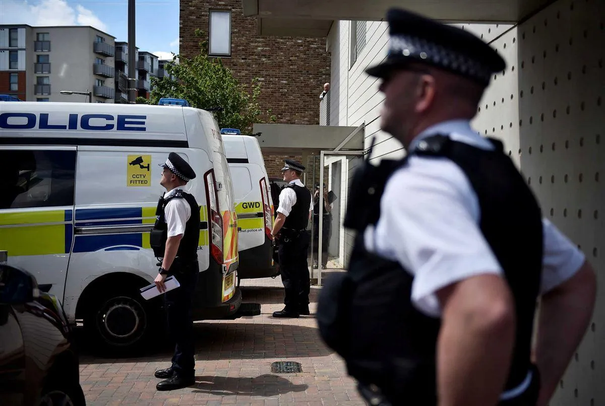 Polícia detém 12 pessoas por suspeita de ligação com atentado de Londres