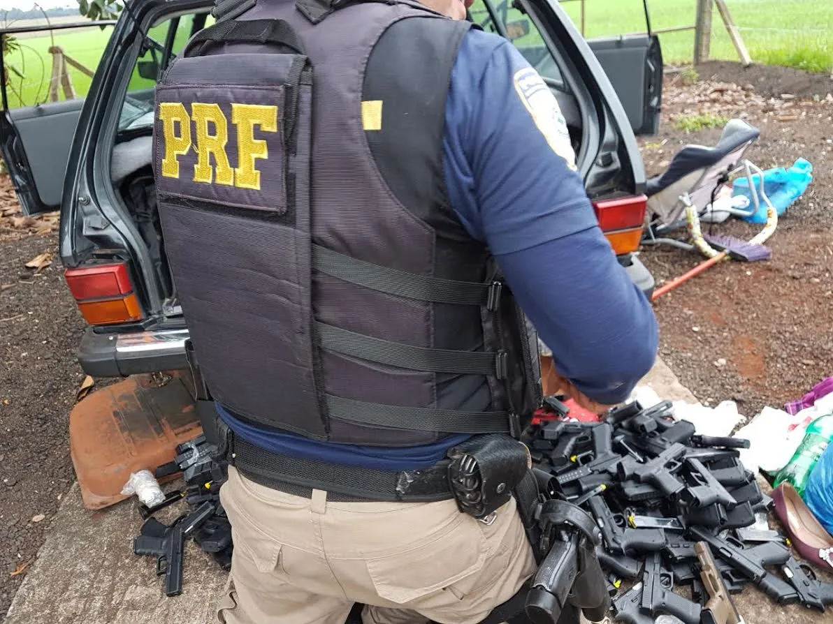 PRF faz maior apreensão do ano no Brasil de armas e munições contrabandeadas do Paraguai