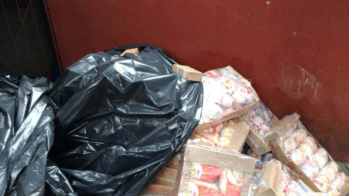 Dono de churrascaria em Curitiba é preso com 4 toneladas de carne de frango roubadas