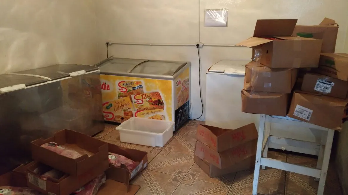 Dono de churrascaria em Curitiba é preso com 4 toneladas de carne de frango roubadas